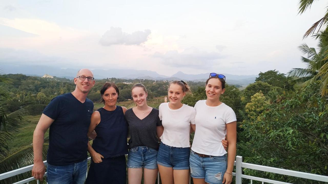 Mahaweli View Inn Kandy Luaran gambar